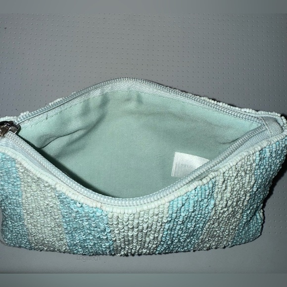 EUC Beaded Shell pouch in Blue and White - Picture 4 of 5